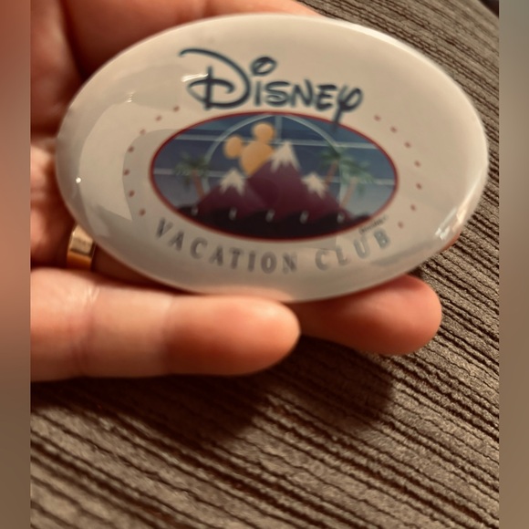 WDCC 1990’s Disney’s Enchanted Places & DVC Metal Pins - Picture 4 of 4